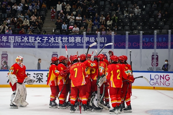 中國隊球員慶祝勝利。圖片來源：中國冰球協(xié)會