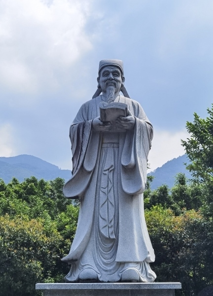 位于南平的朱熹石雕塑像。圖片來源：視覺中國