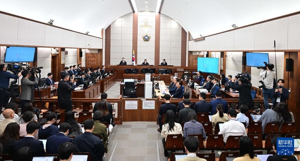 這是4月21日拍攝的韓國(guó)首爾中央地方法院庭審現(xiàn)場(chǎng)。新華社/紐西斯通訊社