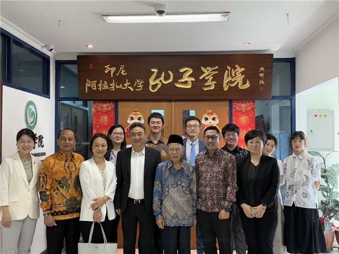 中國—東盟中心代表團(tuán)訪問阿拉扎大學(xué)孔子學(xué)院?；顒又鬓k方供圖