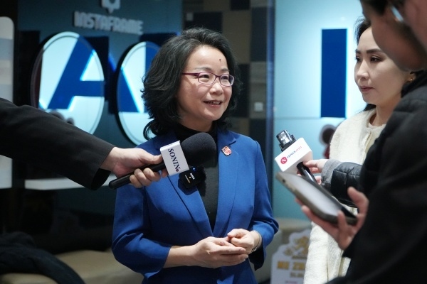 沈敏娟大使接受中蒙主流媒體采訪。中國(guó)駐蒙古國(guó)使館供圖