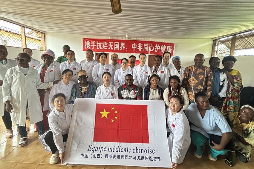 【4】圖為活動結束后的合影。中國（山西）第24批援喀麥隆姆巴爾馬尤醫(yī)療隊 供圖