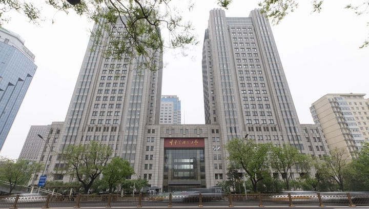 這是2025年4月21日在北京拍攝的中華全國總工會(huì)外景。新華社發(fā)（王鑫攝）