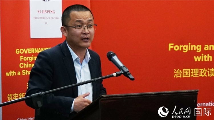 中非青年婦女協(xié)會主席、南非大學(xué)教授秦效順在讀書會上發(fā)言。人民網(wǎng) 劉暢攝