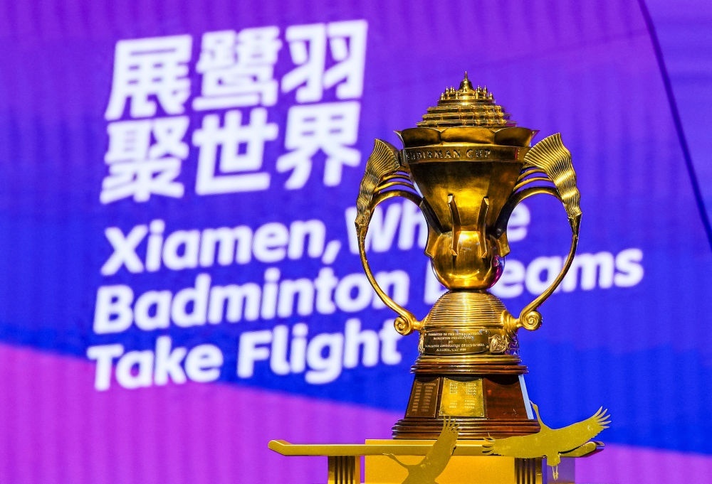 這是5月4日在決賽前拍攝的蘇迪曼獎杯。新華社記者 孫非 攝