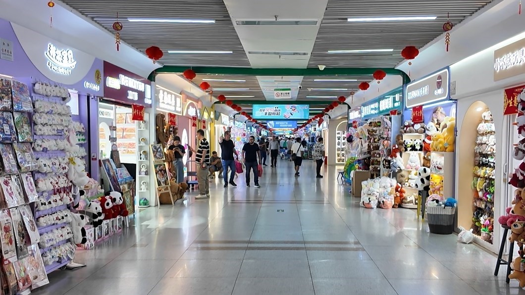 4月30日，義烏國(guó)際商貿(mào)城一區(qū)現(xiàn)場(chǎng)。人民網(wǎng)記者 王仁宏攝