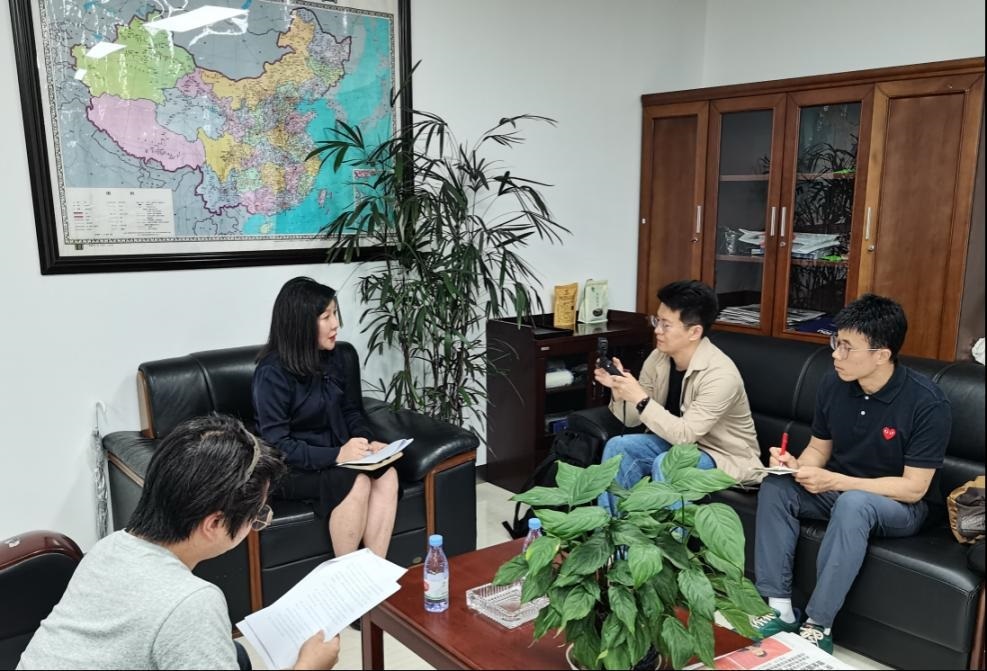 記者采訪企業(yè)跨境物流建設(shè)情況。人民網(wǎng) 孫啟凡攝