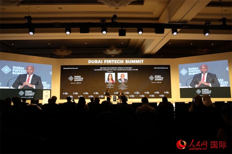 2025迪拜金融科技峰會(huì)期間舉行的對話活動(dòng)。人民網(wǎng)記者 張志文攝