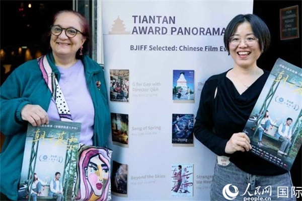 《朝云暮雨》放映前，觀眾前同主辦方互動。楊浩鵬攝