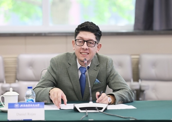 哥倫比亞教育部長(zhǎng)丹尼爾?羅哈斯一行訪問北京航空航天大學(xué)。北航供圖