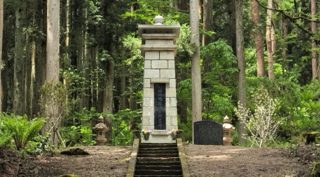 福島縣豬苗代町中國殉難勞工慰靈碑修繕完工暨植樹祭掃儀式舉行。中國駐新潟總領(lǐng)館供圖