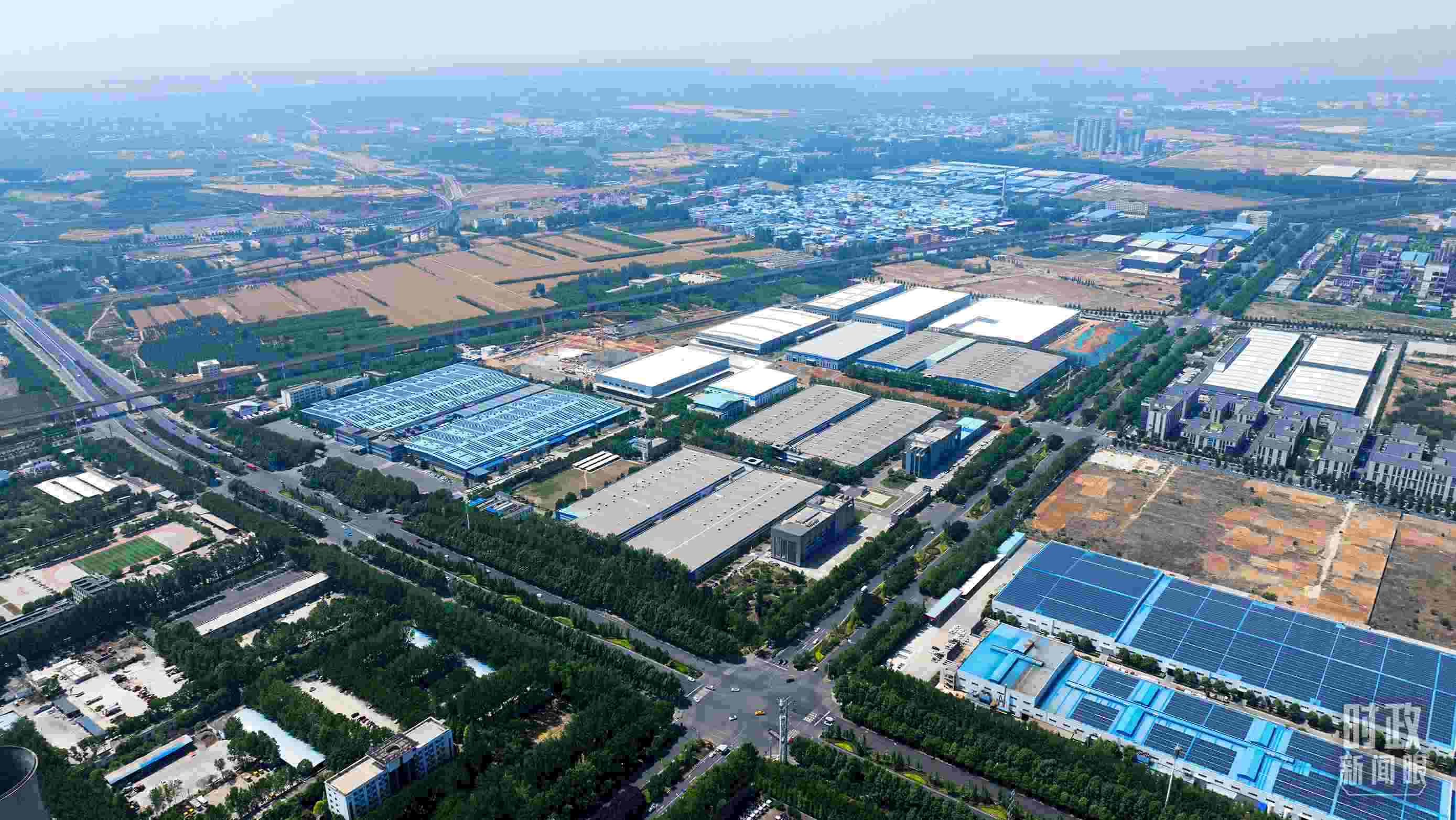 △俯瞰洛陽軸承集團(tuán)股份有限公司。（總臺(tái)央視記者范凱拍攝）