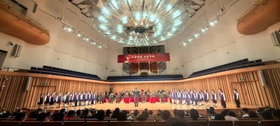 重慶大學(xué)城樹(shù)人小學(xué)校管樂(lè)團(tuán)參加比賽。