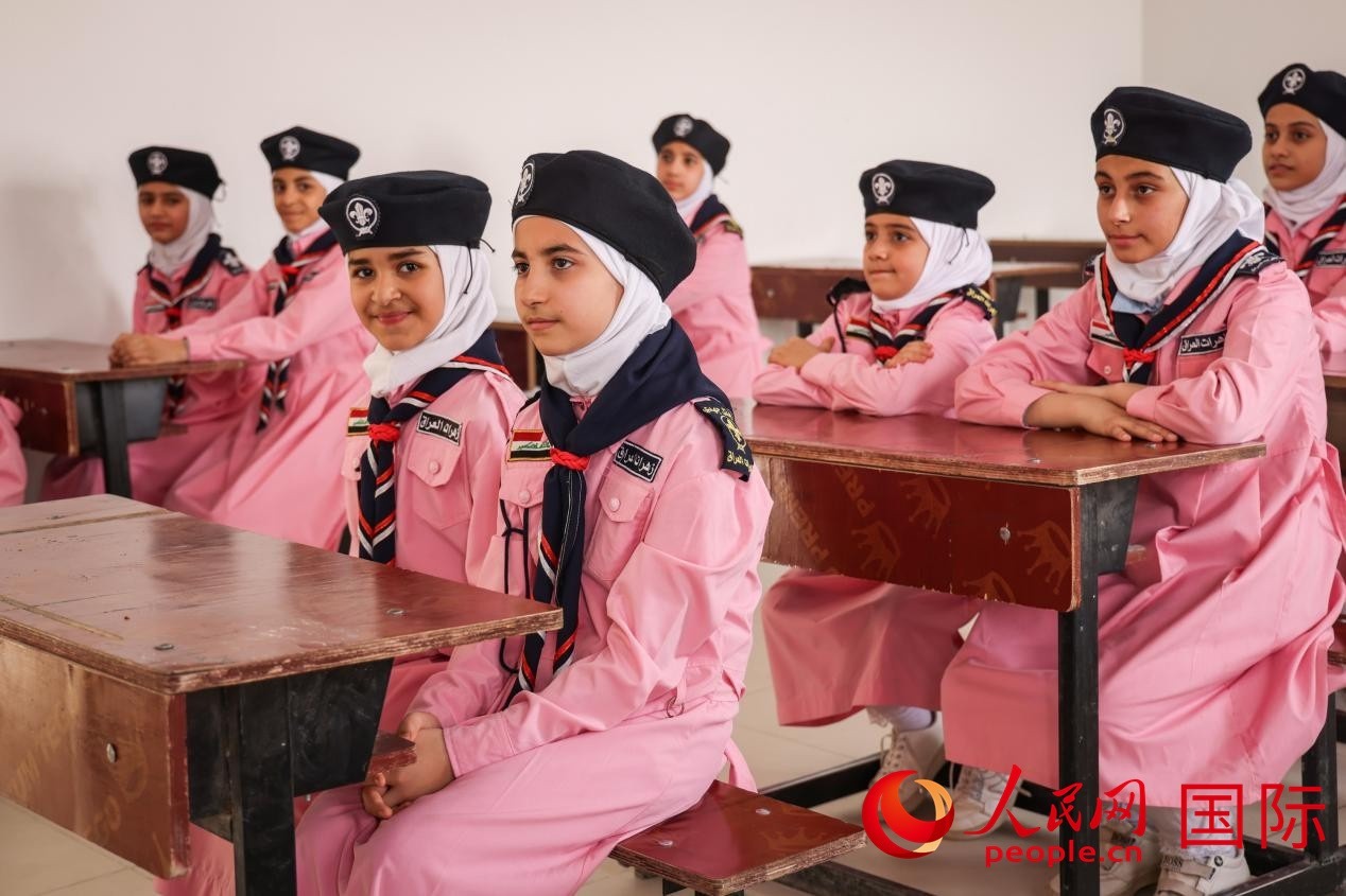 阿爾穆塔?阿里卡特國際學校的學生在教室內(nèi)上課。人民網(wǎng)記者 薛丹攝