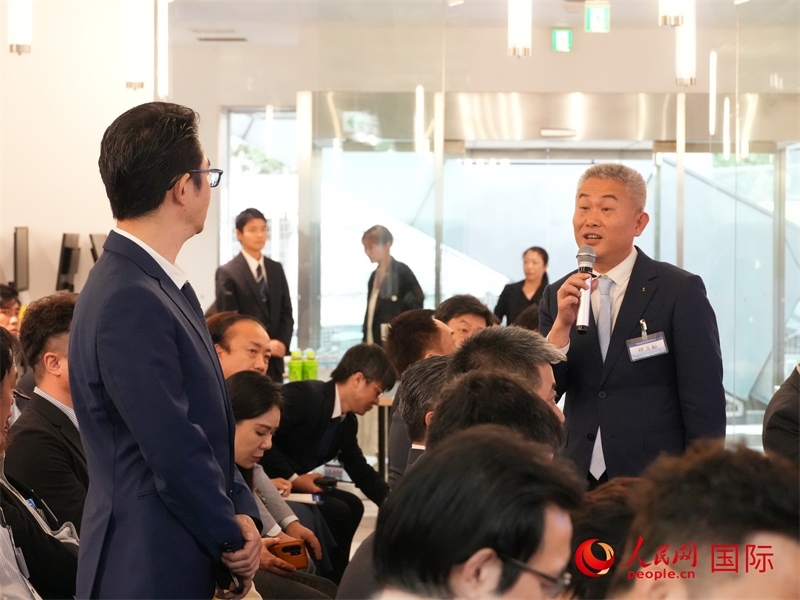 參會企業(yè)與海南代表團積極交流。