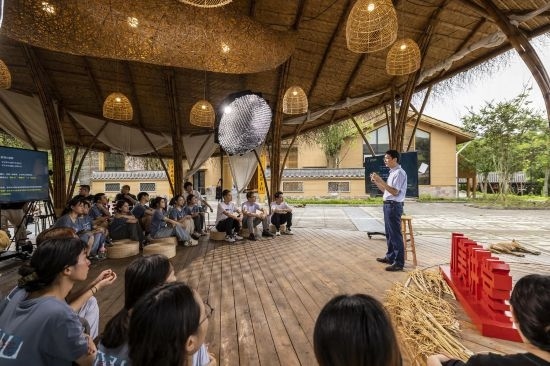 川美講堂。