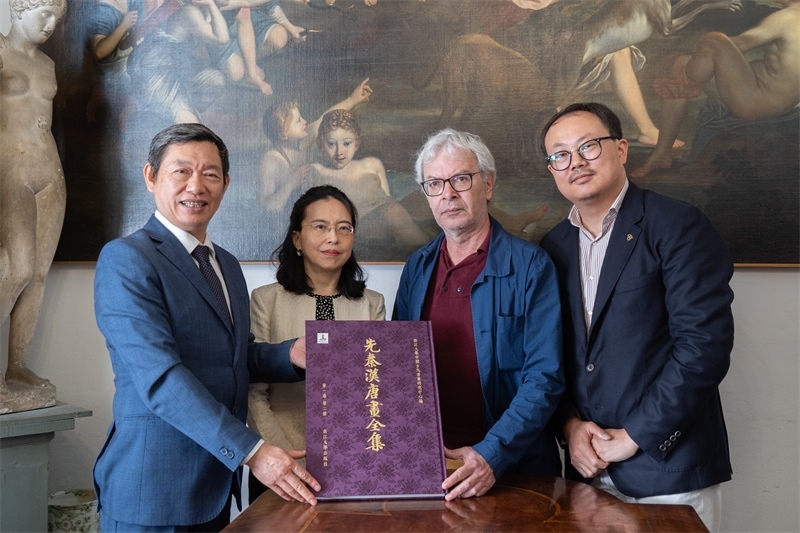 圖片說(shuō)明：捐贈(zèng)儀式現(xiàn)場(chǎng)。 張錫琪攝