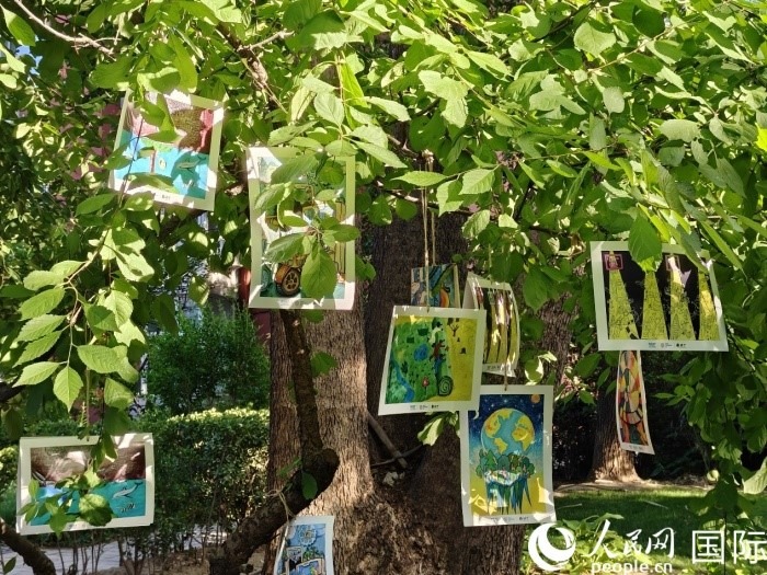 兒童環(huán)保繪畫(huà)展覽。人民網(wǎng)記者 李明攝