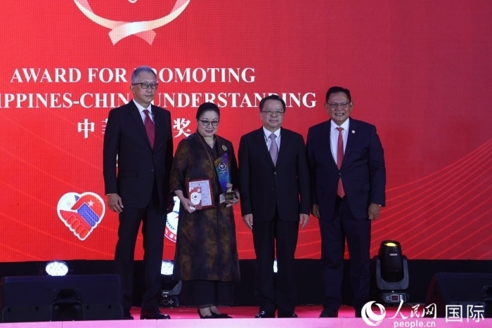 菲律賓前參議員許爾琦榮獲“終身成就獎(jiǎng)”。人民網(wǎng)記者 樊帆攝