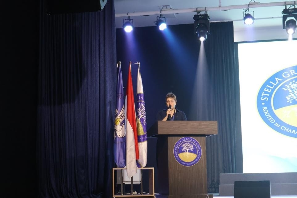 伊莉娜致辭。哈山努丁大學(xué)孔子學(xué)院供圖